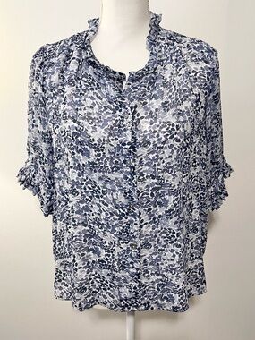 1 State Nordstrom Blue & White Floral Short Sleeve Button Down Top Blouse. XL
